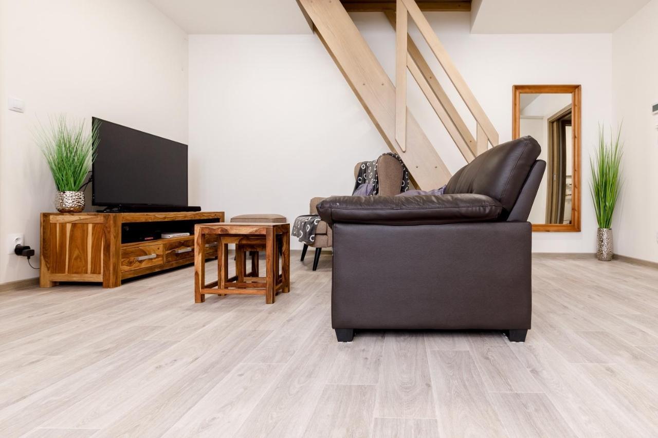 Apartment Ness โบจิดาร์ ภายนอก รูปภาพ
